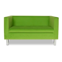 Sofa Picolo w pluszowej tkaninie Venus Velvet w kolorze zielonym.